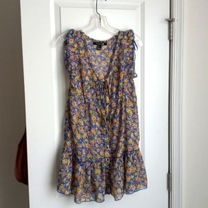 Flowering flowy button ditsy print top! NWOT